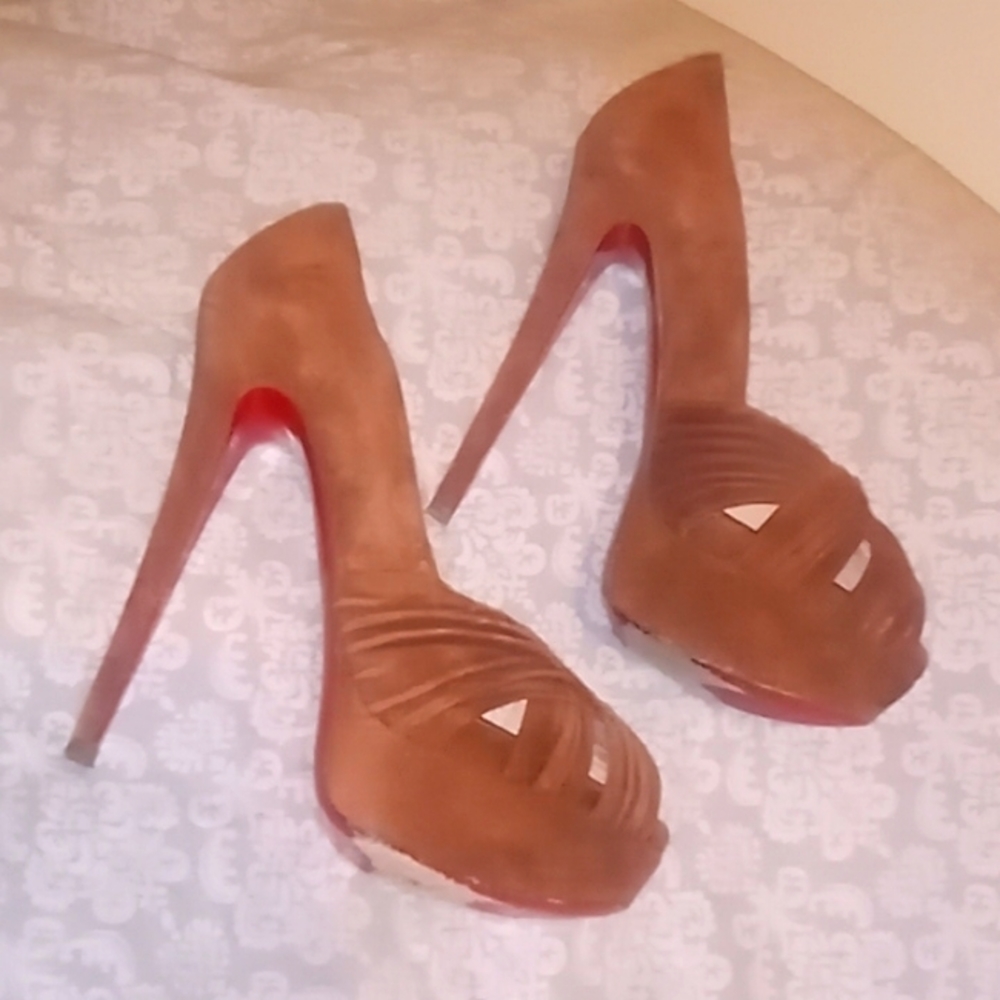 Well loved Christian Louboutin Paris